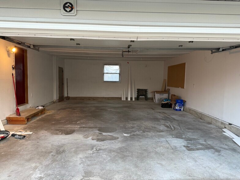 Large double garage (double deep) - 5401 W 25th St