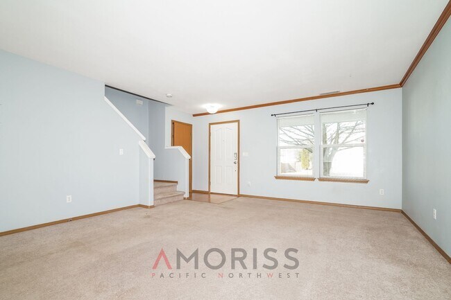 Building Photo - Spacious home in gated community