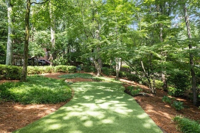 Building Photo - 4989 Kingswood Dr