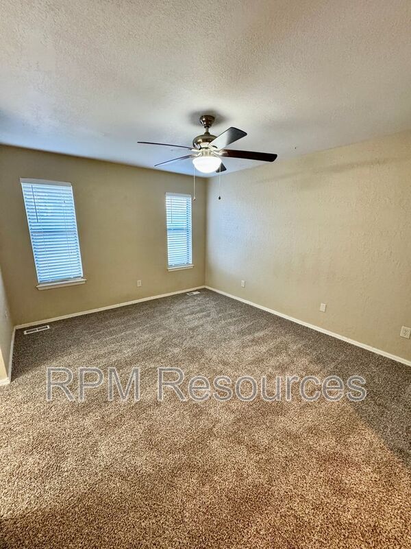 Building Photo - 1135 W Johnathan Way