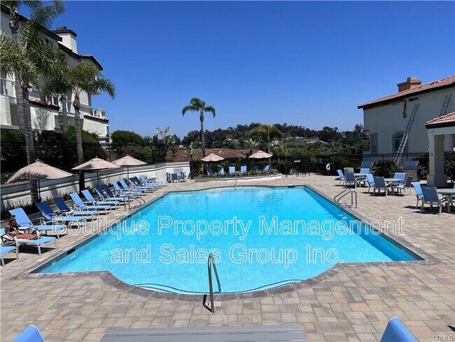 Building Photo - 30902 Club House Dr