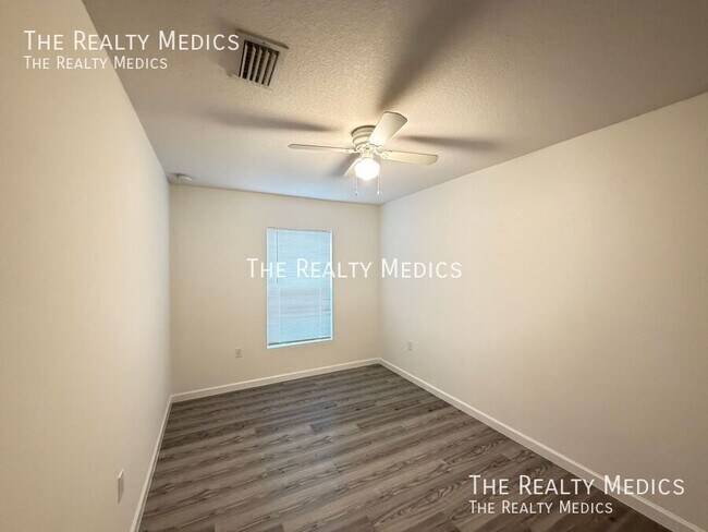 Building Photo - 15137 SW 61st Ct