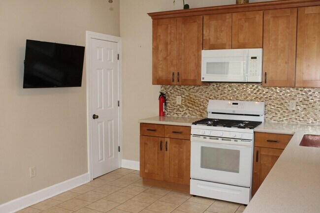 Building Photo - Spacious 3 Bedroom Home – Backyard + Porch Included!