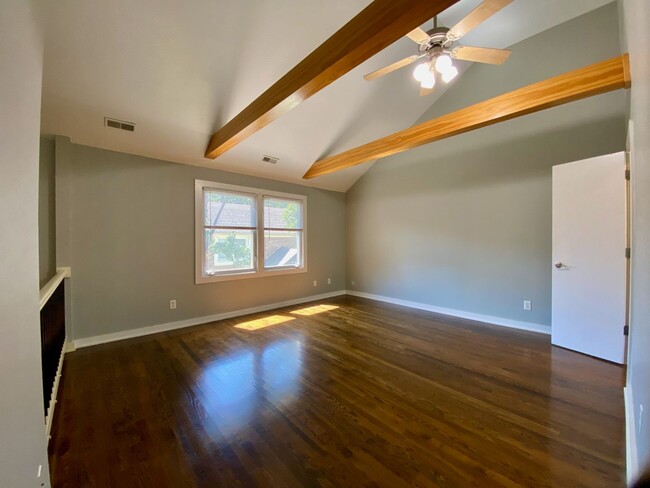 Building Photo - HALF OFF FIRST MONTH - Two Bed Condo in Th...