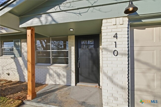 Building Photo - 410 State Hwy 95