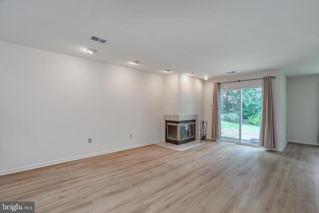 Building Photo - 20 Andover Cir