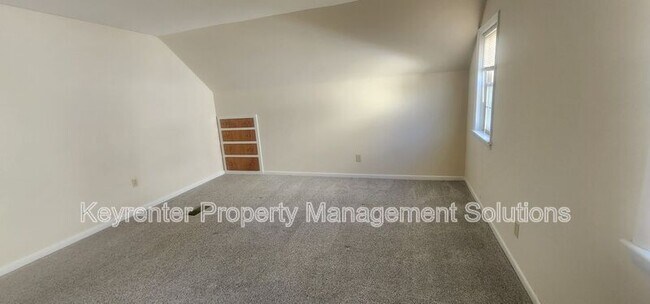 Building Photo - 127 College Cir