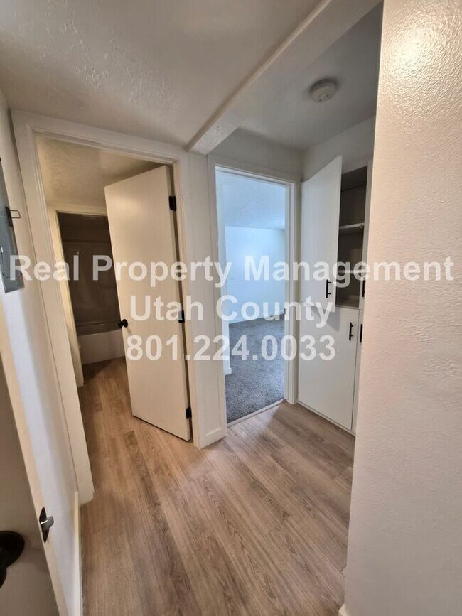 Building Photo - 1146 W 100 N