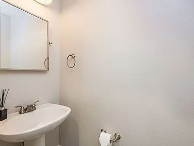 Building Photo - Beautiful Virginia Park Home | Huge Backyard + Pet Friendly