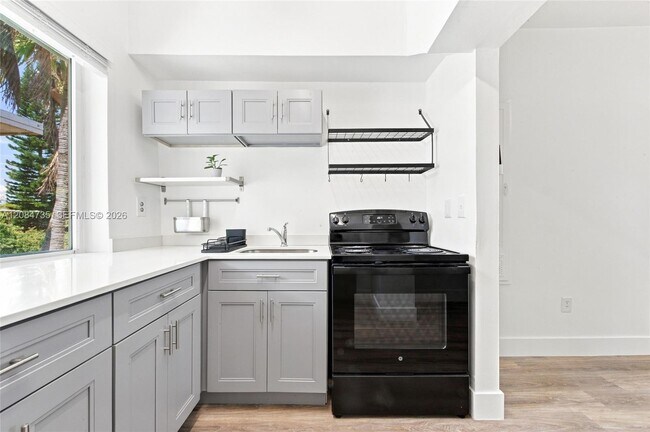 Building Photo - 318 NE 80th St