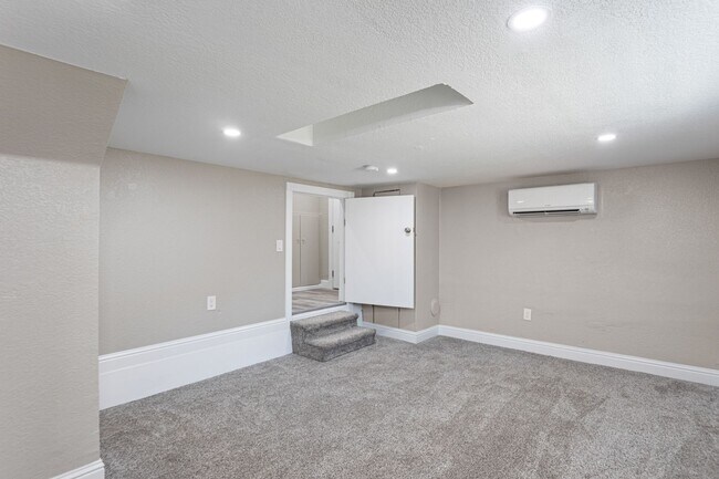 Building Photo - 4028