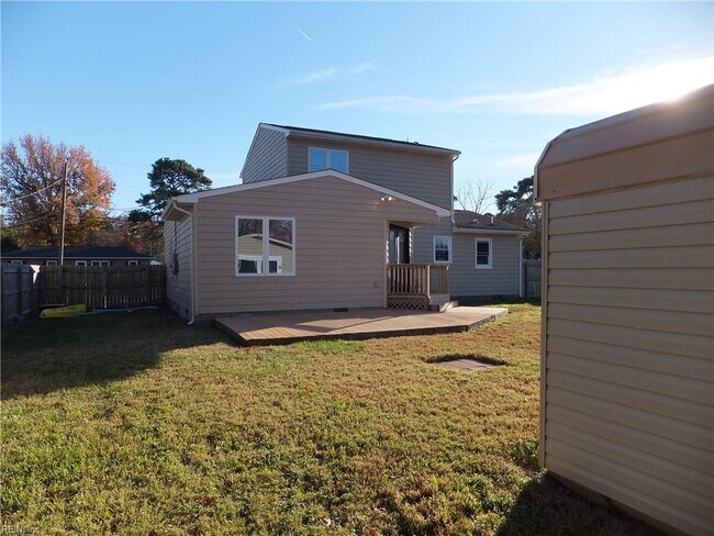 Building Photo - 4420 Clyde St