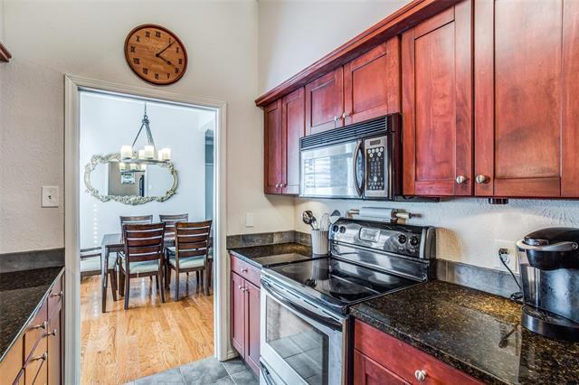 Building Photo - 10421 High Hollows Dr