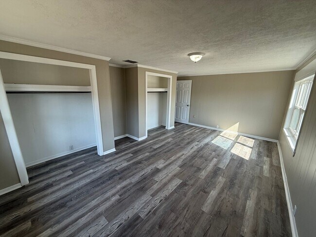 Building Photo - Charming 3 bedroom 1 bath country home located on 1.16 acres