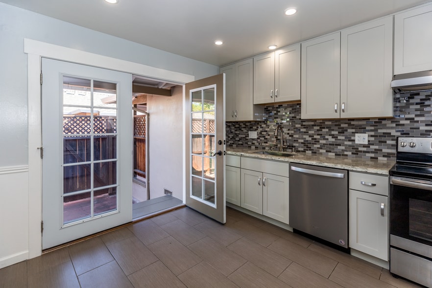 Building Photo - 2103 S Delaware St