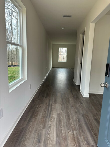 Building Photo - 4749 Foxhollow Trl