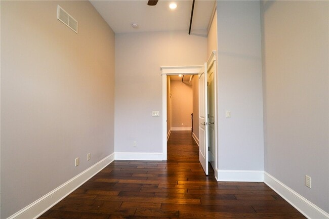 Building Photo - 64 E Market St