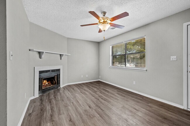 Building Photo - Cozy 2 Bedroom Duplex with Fireplace & Spacious Backyard!