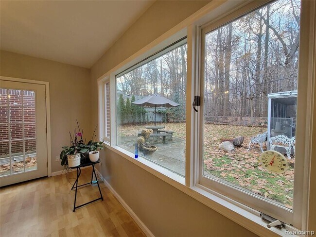 Building Photo - 18311 Norwich Rd