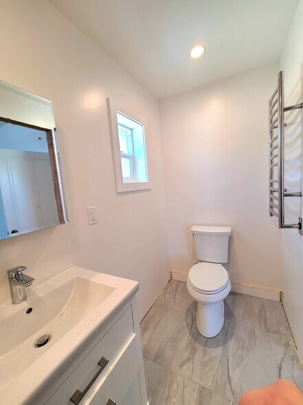 Master bath - 750 Laurel Ave