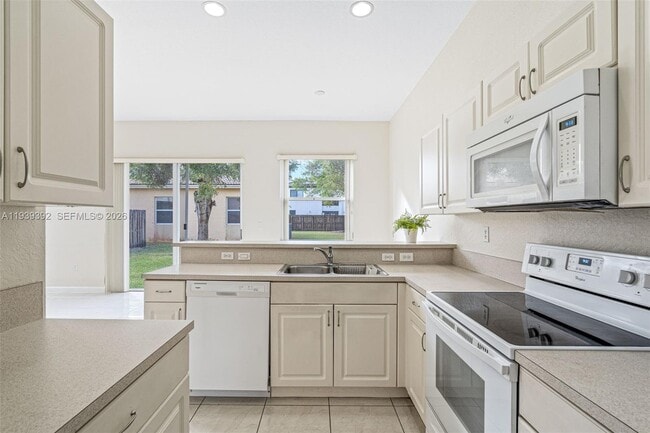 Building Photo - 1924 SE 17th Ct