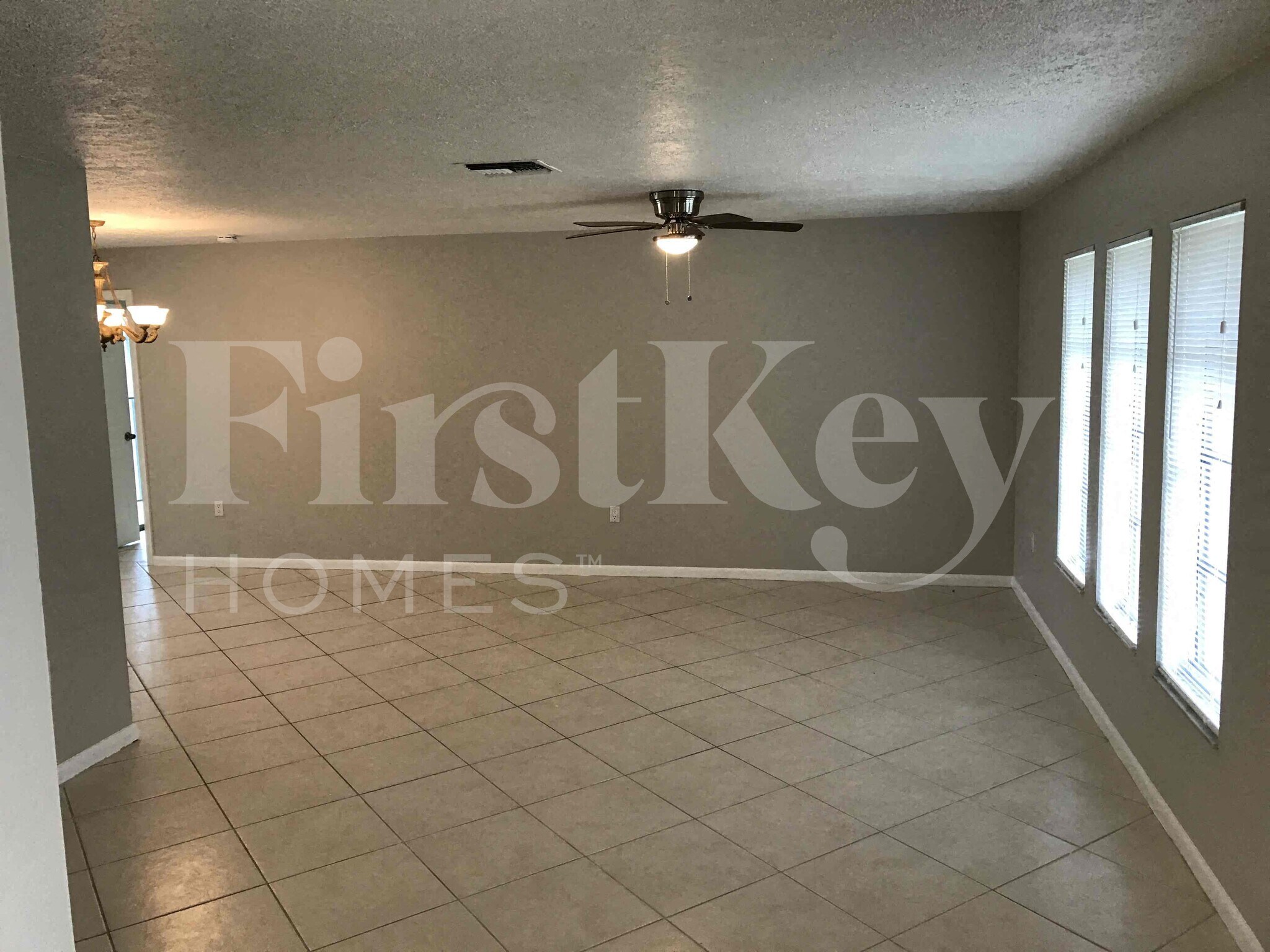 Building Photo - 904 SE 34th Terrace