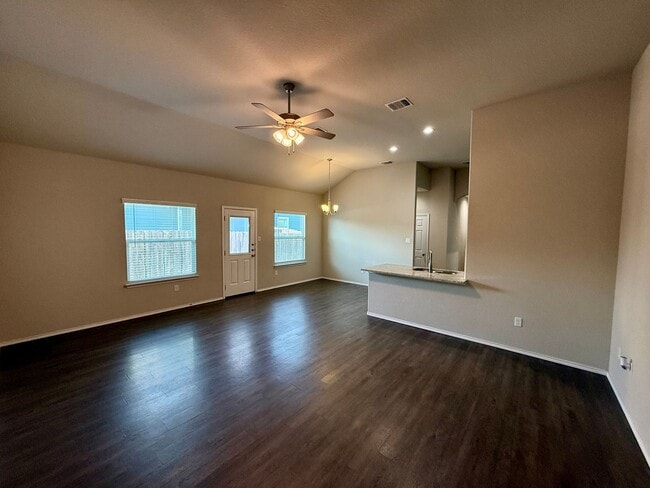 Building Photo - Luxury 3-bedroom, 2-bathroom Duplex in Seg...
