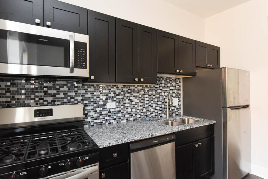 Building Photo - 4365 N Elston Ave