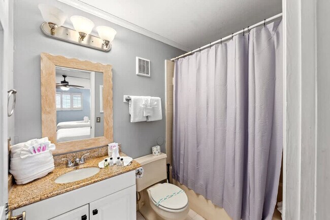 Building Photo - 8743 Thomas Dr