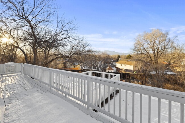 Building Photo - Spacious Split-Level Home with Beautiful Kitchen, Large Deck, and Fully Fenced Yard