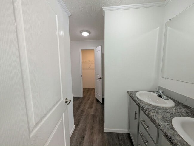 Building Photo - 52515Chestnut Ct