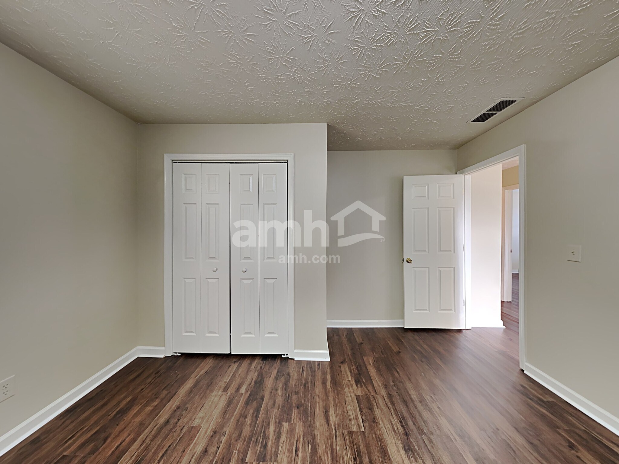 Building Photo - 682 Simon Park Cir