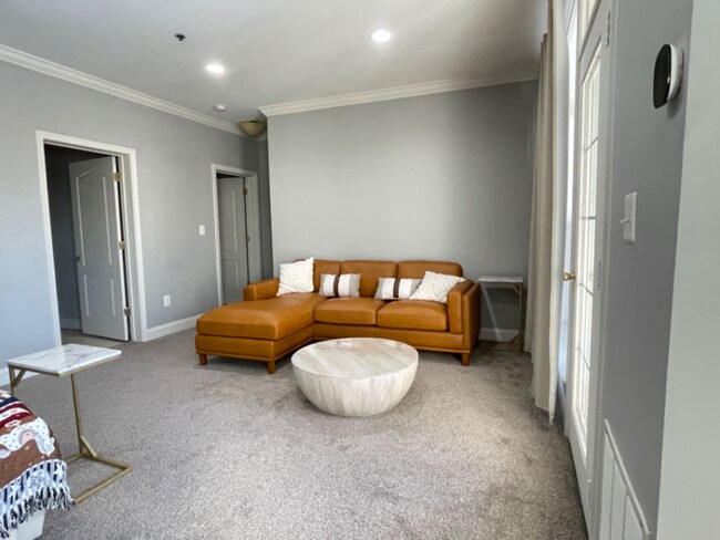Building Photo - 2115 Ganton Green