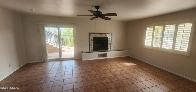 Building Photo - 71 E Windhill Dr