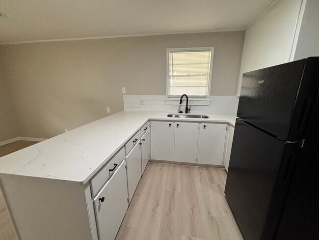 Building Photo - 2608 E Cavett Dr