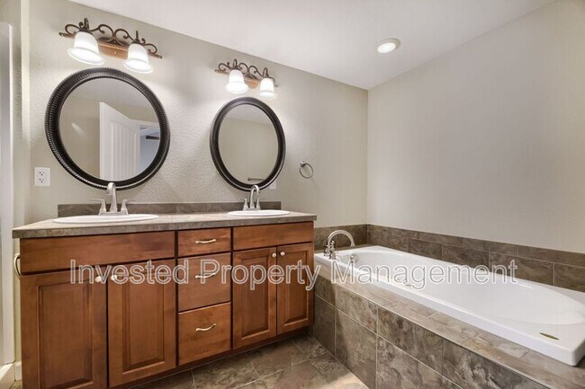 Building Photo - 2880 W Long Cir