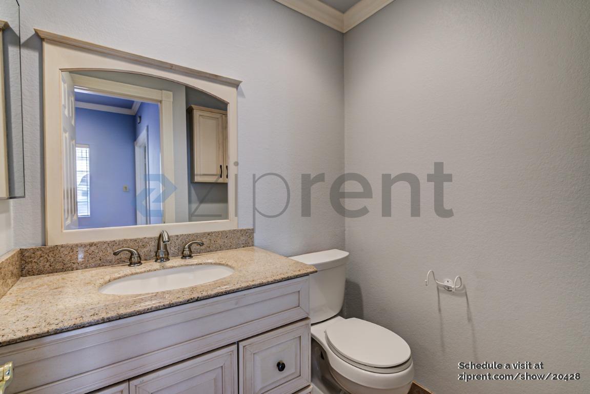Building Photo - Unit 204