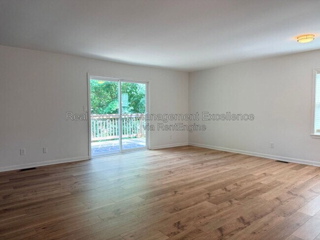 Building Photo - 108 Hassell Ct