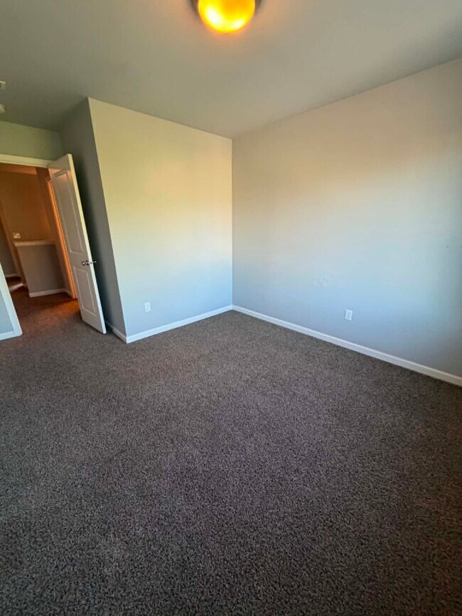 Building Photo - 15550 Chad Dr SE