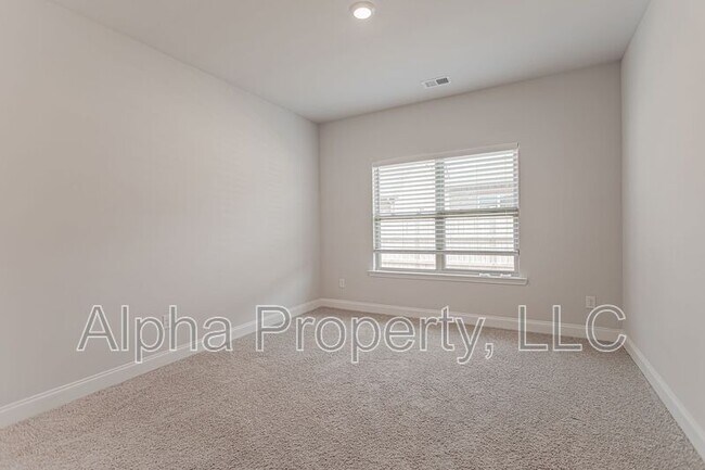 Building Photo - 504 Flying Squirrel Wy