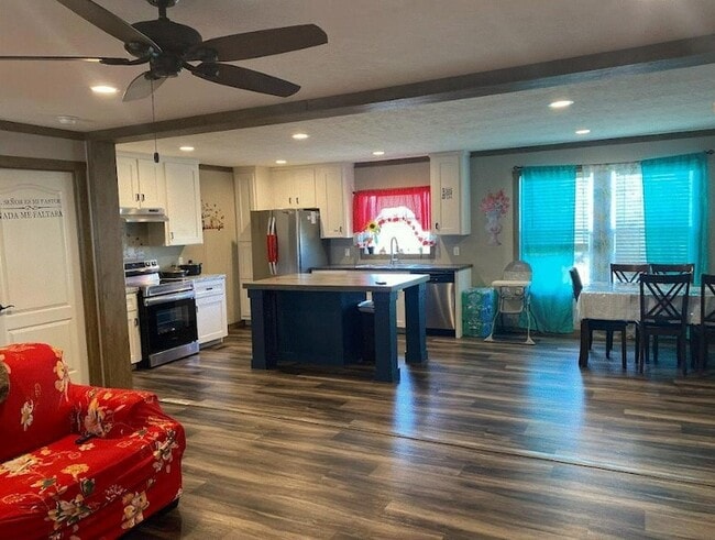 Building Photo - 104 Pineapple Sage Cv