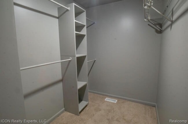 Building Photo - 743 Hollister St