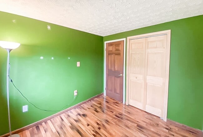Building Photo - Charming 2-Level, 3 Bedroom 2 Bathroom Hom...