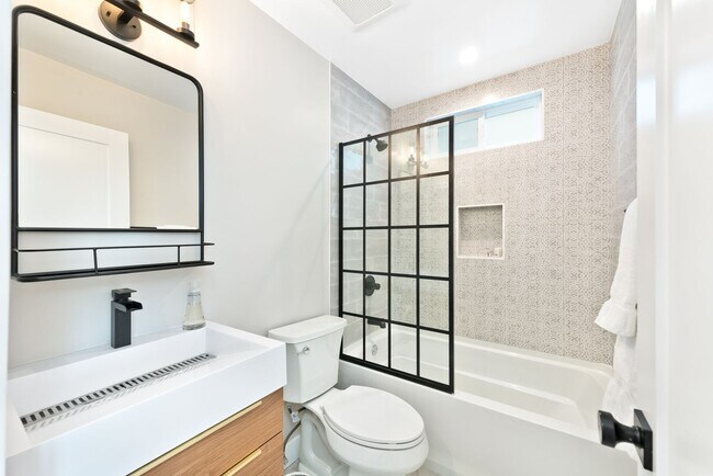 Building Photo - Costa Mesa, Panoramic Views, Pool - Fully ...