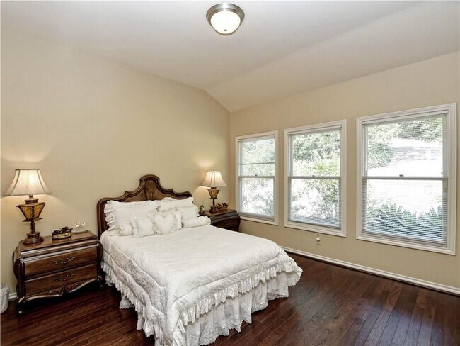 Building Photo - 205 Capri