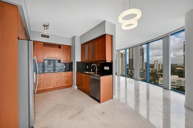 Building Photo - 333 Las Olas Way