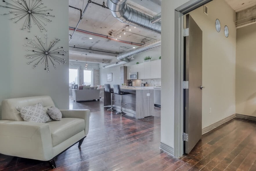 Building Photo - 500 S Ervay St