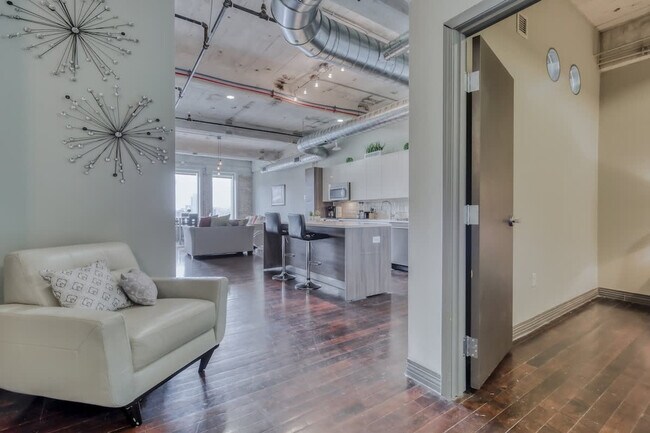 Building Photo - 500 S Ervay St