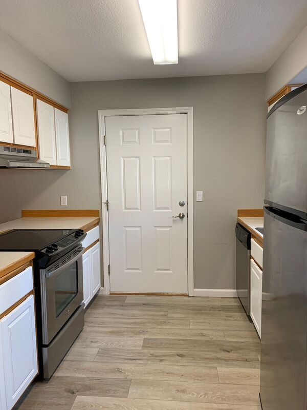Building Photo - 13613 SE Oatfield Rd
