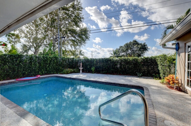 Building Photo - 1010 SW 1st St